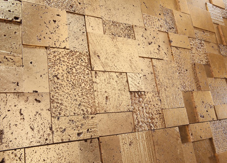 На фотографии пример использования плитки из коллекции Harmony Sand фабрики Peronda в дизайне интерьера.