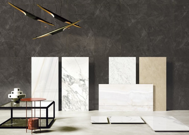 На фотографии пример использования плитки из коллекции Marmi Classici фабрики Ariostea в дизайне интерьера.