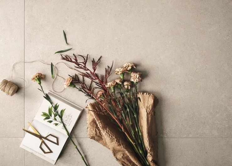 На фотографии пример использования плитки из коллекции Coquille фабрики Refin Ceramiche в дизайне интерьера.