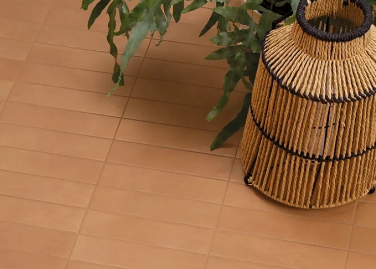 На фотографии пример использования плитки из коллекции COTTOMILANO фабрики Keope в дизайне интерьера.