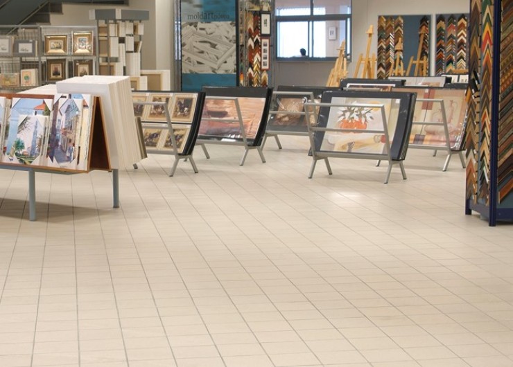 На фотографии пример использования плитки из коллекции Technica фабрики Margres в дизайне интерьера.