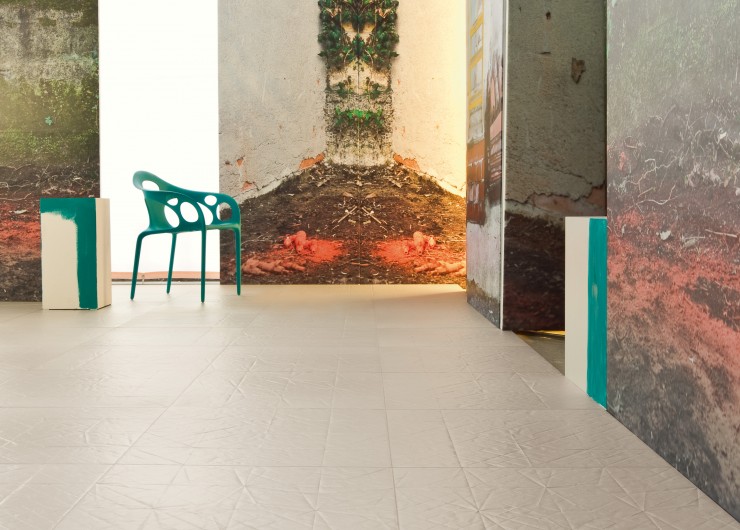 На фотографии пример использования плитки из коллекции Folded фабрики Mutina в дизайне интерьера.