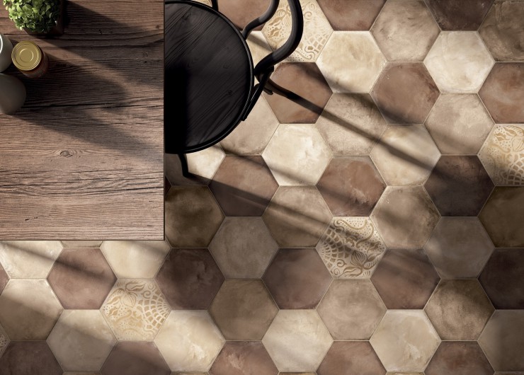 На фотографии пример использования плитки из коллекции Terra фабрики Marca Corona в дизайне интерьера.
