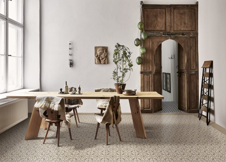На фотографии пример использования плитки из коллекции Contrasti фабрики Ragno в дизайне интерьера.